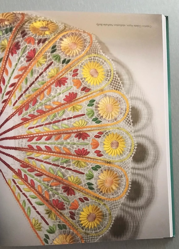 Cluny de brioude - dentelle polychrome - modèles inédits