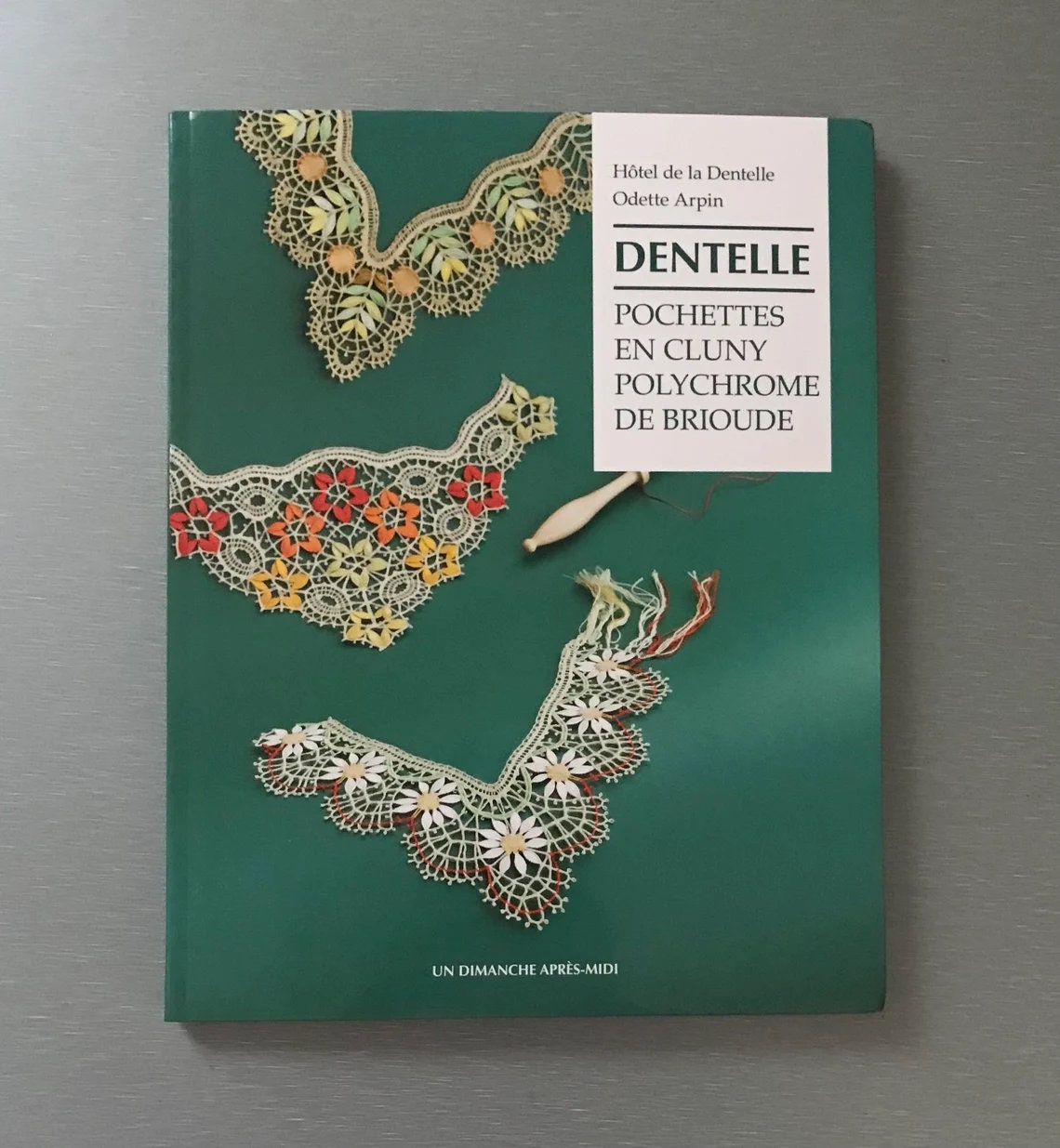 洋書 Cluny de Brioude dentelle polychrome Pochette En Cluny Polychrome De Brioude by Arpin 44.50 Plus