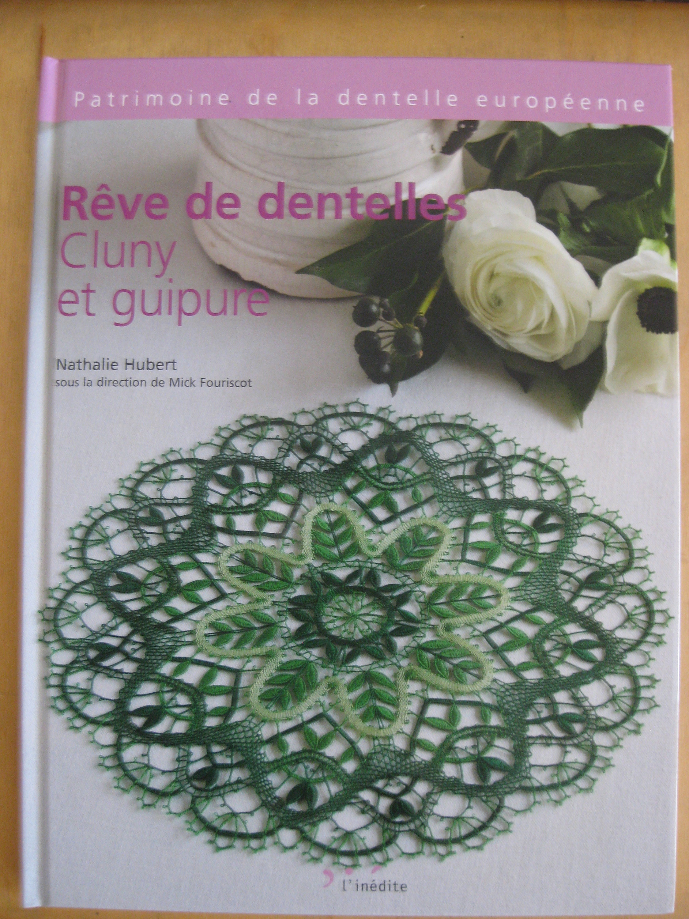 Cluny de Brioude: Dentelle polychrome : Arpin, Odette