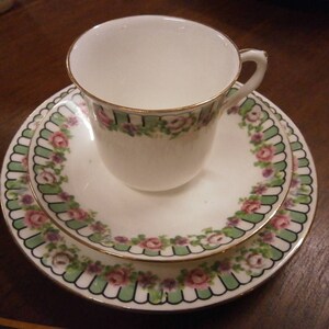Shelley 1920&#39;s &quot;Juno&quot; Pattern Teawares