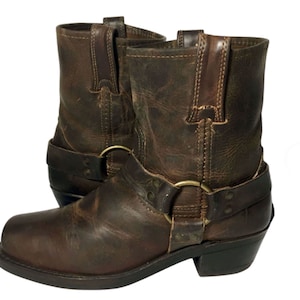 FRYE 77455 HARNESS BROWN Leather Motorcycle Boots Women&#39;s Size 7 || Racing Biking Racing || Vintage Square Toe || Pull On || Made In U.S.A.