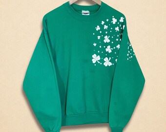 Vintage Shamrock St Patrick’s Day Green Graphic Sweatshirt Size L