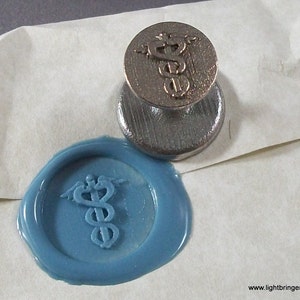 Sello de lacre con forma de caduceo (personal médico)