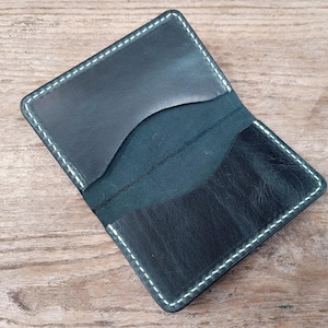 Groen leren portemonnee voor visitekaartjes, kaarthouder van volnerf leer, slanke creditcard, gepersonaliseerd voor hem, minimalistische portemonnee