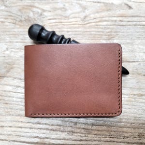 Billetera plegable de cuero curtido vegetal, billetera delgada de cuero para hombre, billetera de cuero marrón, cuero Wickett and Craig