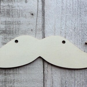 Paquete de diez bigotes de madera cortados con láser con un agujero, sin agujeros o con dos agujeros. Fiesta de revelación de género baby shower.