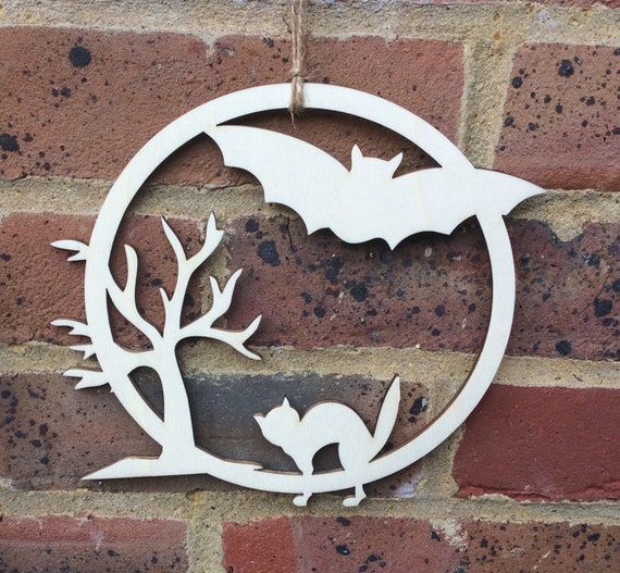 NEW for Halloween 2021 - 20cm hoop wreath with Bat, cat and tree