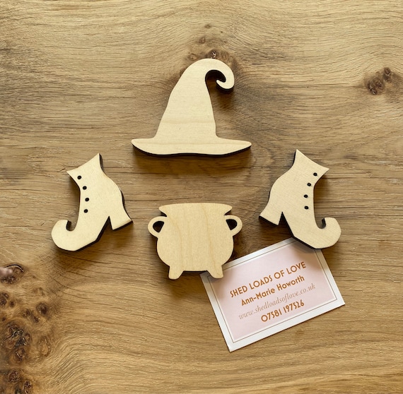 HALLOWEEN  2024 - Pair of wooden primitive witches boots, cauldron, witches hat - Perfect for tiered tray displays, painted option