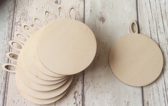 pack of 10 unpainted laser cut christmas baubles perfect for Christmas crafting pyrography