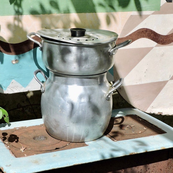 Français passoire à vapeur, cuiseur à vapeur en aluminium vintage, marmite sur le dessus de la cuisinière, pot de cuisine à deux niveaux pour couscous marocain des années 1930