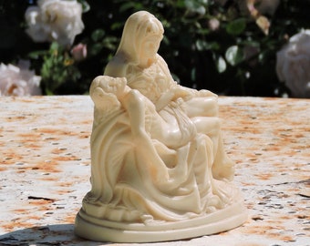 Vintage The Pietà Religious Statue, Figurine/Sculpture of The Virgin Mary With Jesus, Alabaster Statuette of The Pieta