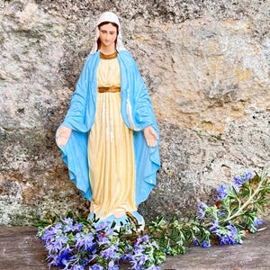 Our Lady Of Grace Statue, Virgin Mary Religious Statue, Vintage Plaster Madonna Sculpture, Vierge Marie With Open Arms, 9in/23cm High