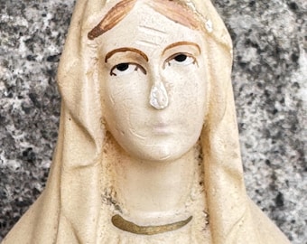 Estatua de la Virgen María, escultura francesa antigua de la Virgen María, figura de Nuestra Señora de Notre Dame.