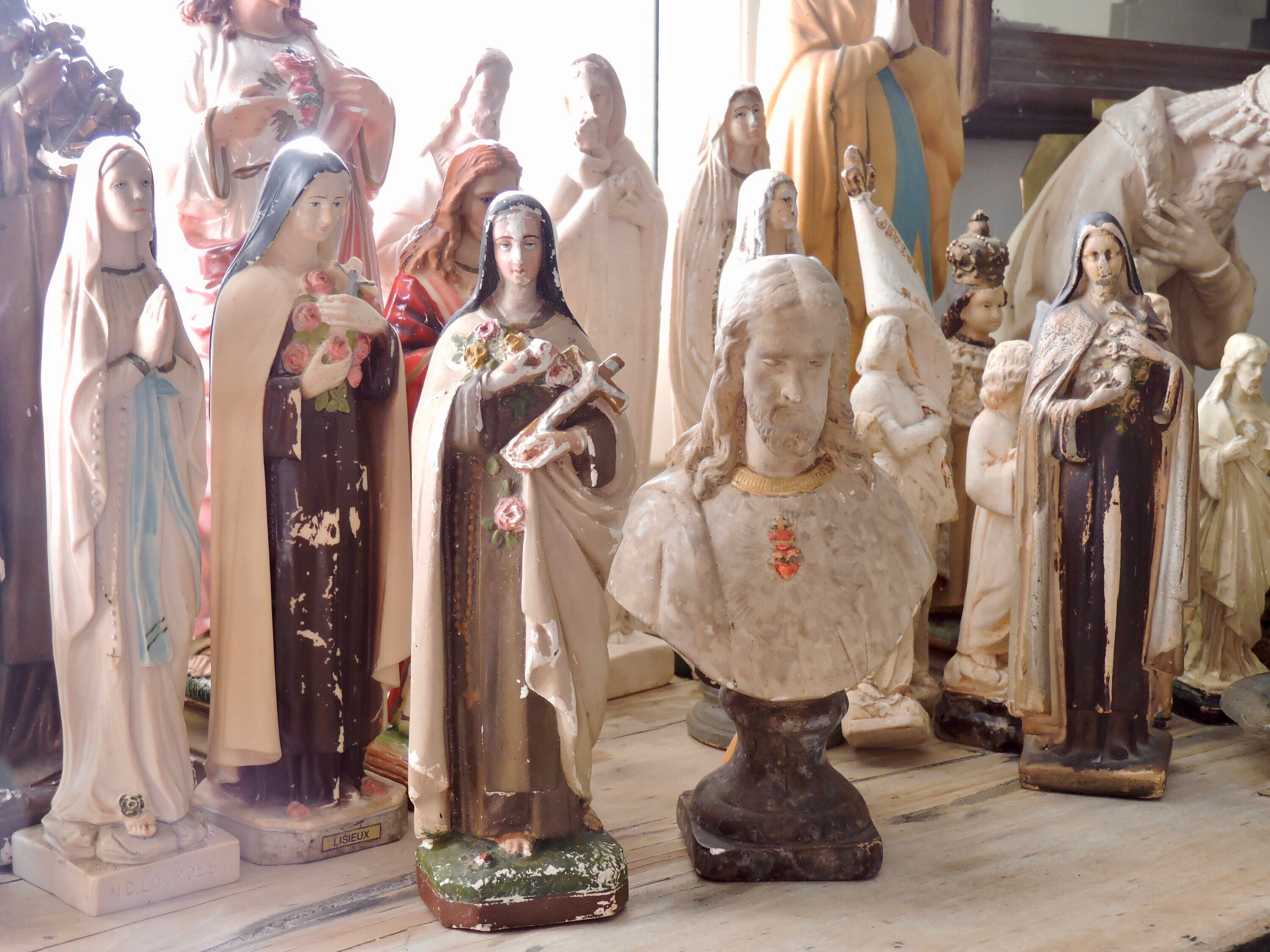 St Thérèse Statue - Sculpture en Craie Sainte Icône Religieuse Vintage Française Figurine d'art Chré