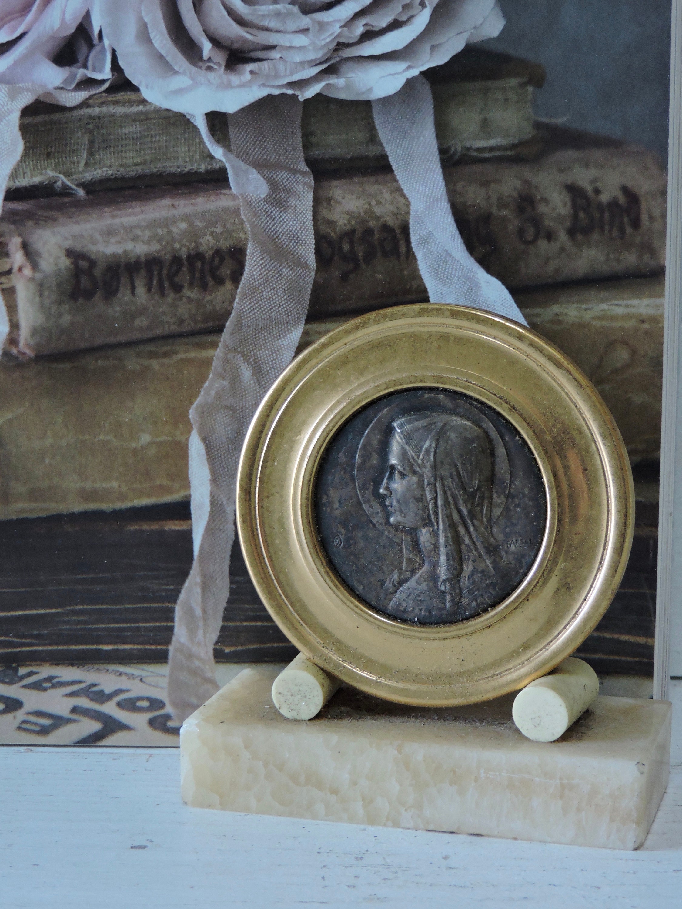 Médaillon Antique de La Vierge Marie, Portrait Religieux Notre-Dame Grâce, Art Catholique