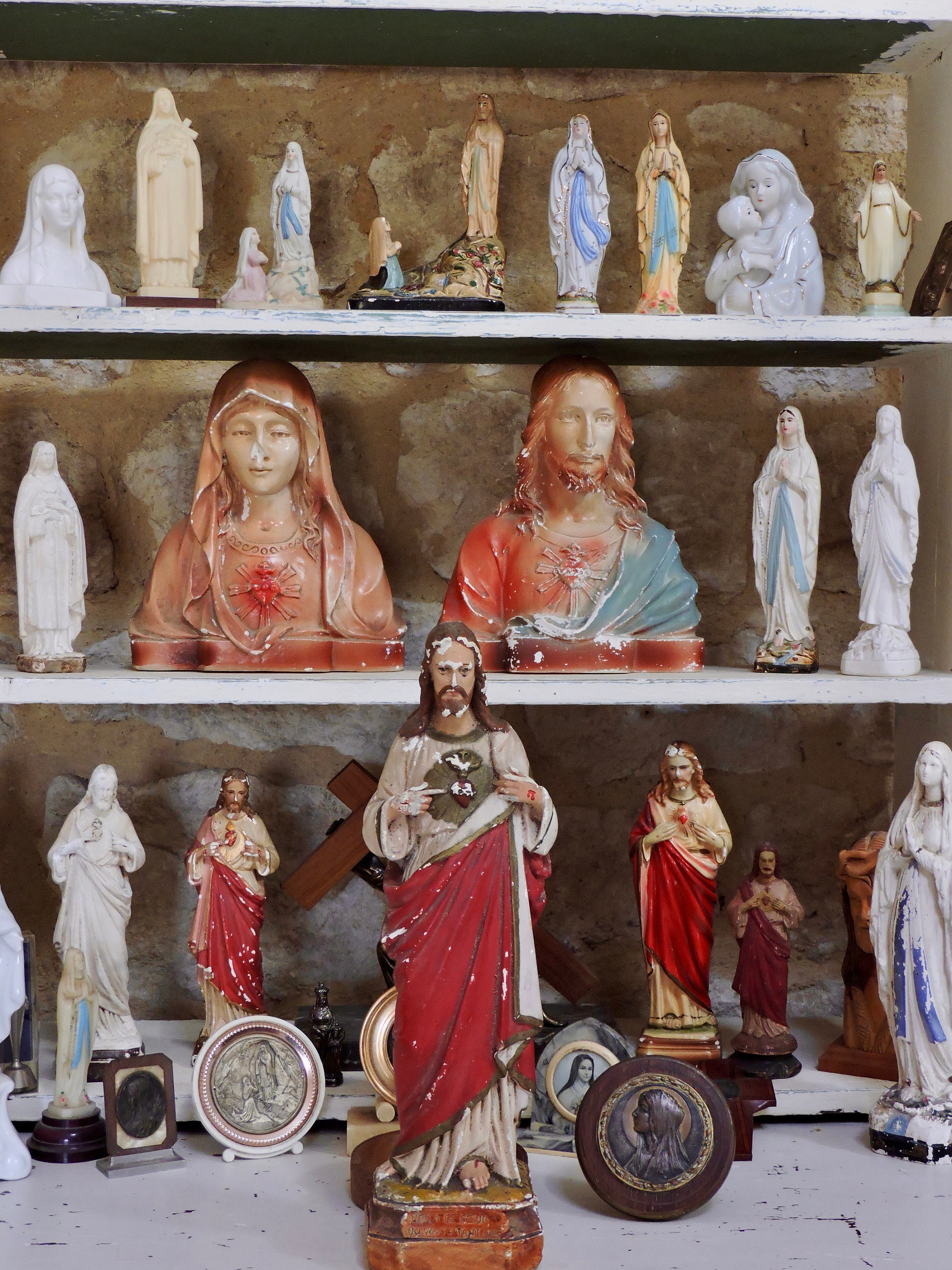 Antique French Chalkware Sacré-Coeur Jésus-Christ Statue, Art Chrétien, Sculpture d'icône Religieuse