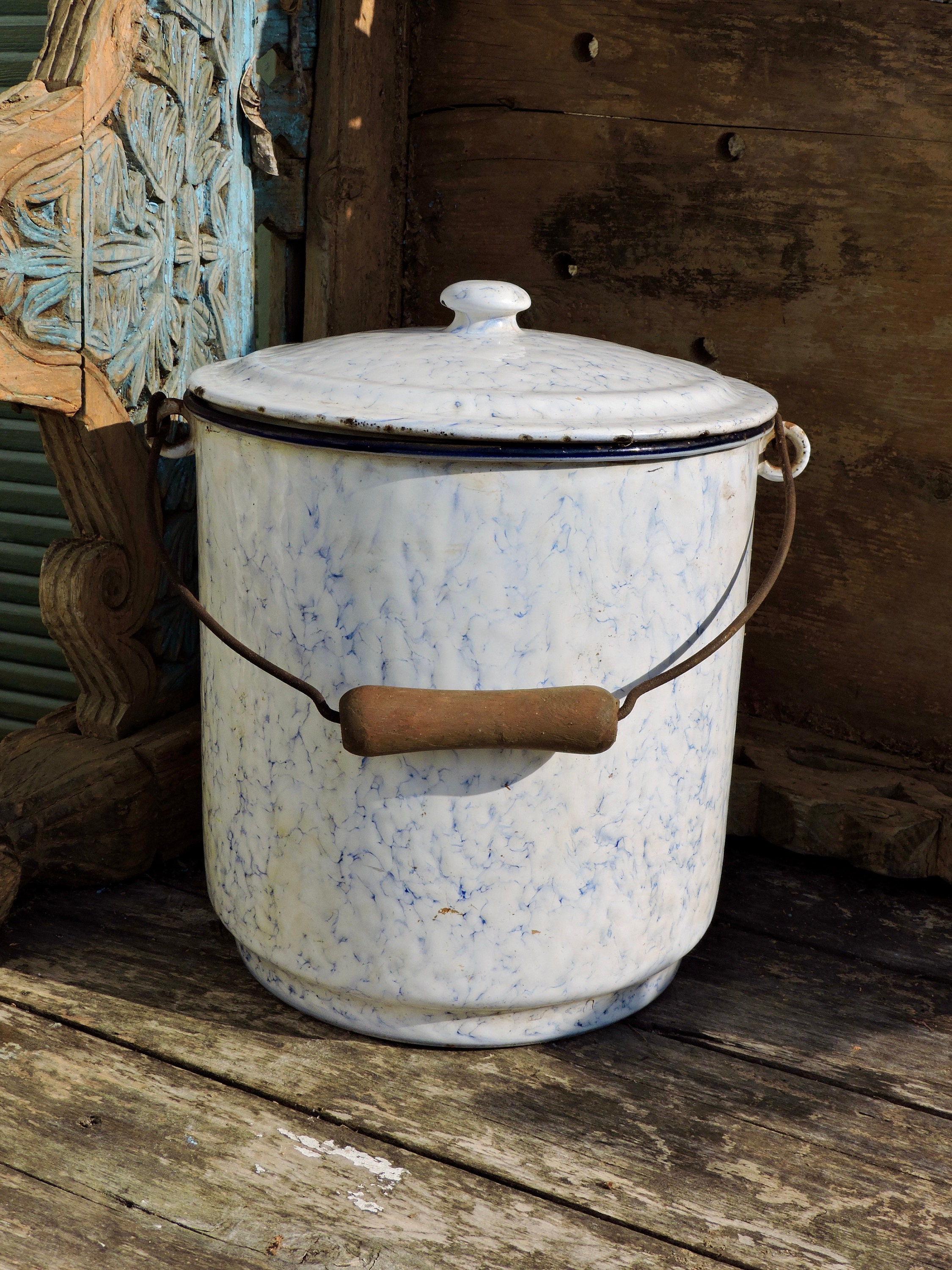 Seau de Cuisine en Émail Vintage