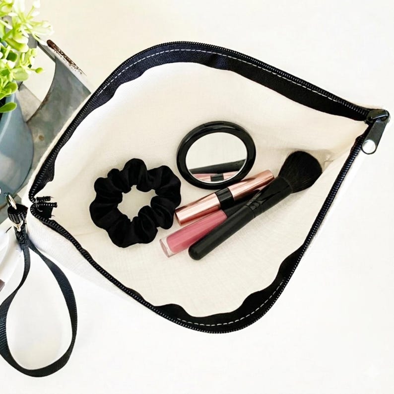 Personalized Flight Attendant Makeup Bag, Flight Crew Gifts, Airplane Essentials Bag, Pilot Gifts For Women, Airplane Pouch, Cabin Crew Gift Bild 3