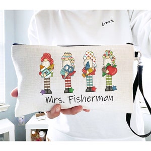 Étui à crayons personnalisé pour professeur d'art, sac à accessoires gnome pour professeur, pochette à crayons drôle gnome, accessoires pour la rentrée, cadeau personnalisé pour professeur