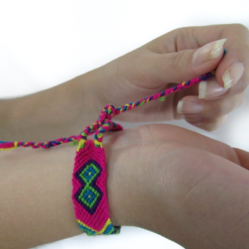 Pulsera WAYUU pulsera amistad colorida original de Colombia hecha a mano comercio justo pareja familia cumpleaños amor trenzado hombres mujeres crochet imagen 3