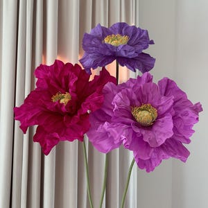 Grandi papaveri di carta - Grandi fiori di carta indipendenti nei toni del viola - Decorazioni per vetrine e feste - disponibili