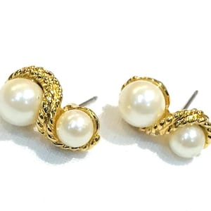 Pretty Vintage Double  Faux Pearl Curvy Gold Tone  Earrings (Pierced Ears)