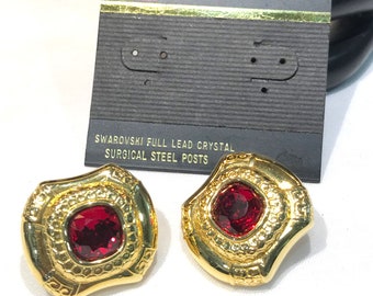 Nice Vintage Savvy (Signed with a Swarovski Swan) Red Crystal and Embossed Gold Tone Earrings (Pierced)