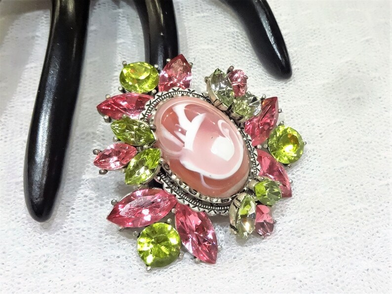 Vintage Pink Swirl Art Glass and Pink and Olivine Coloured Rhinstone Brooch