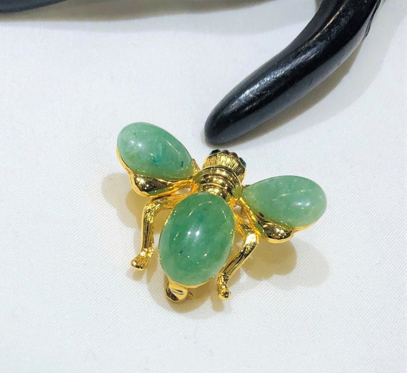 Pretty Joan Rivers Jade Glass Green Rhinestone Be