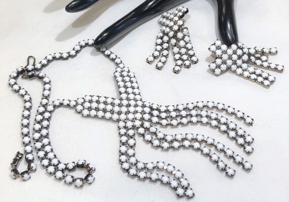 Beautiful Vintage Milk Glass Rhinestone Chain Link