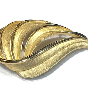 Vintage Kronen-Trifari-Brosche aus Gold-Ton