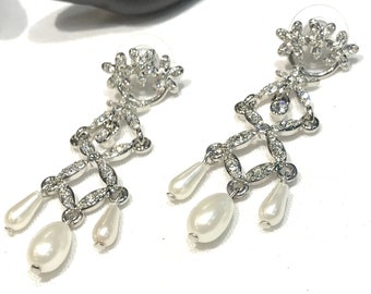 Pretty Vintage Clear Rhinestone and Faux Pearl Dangle Earrings (Pierced Earrings)