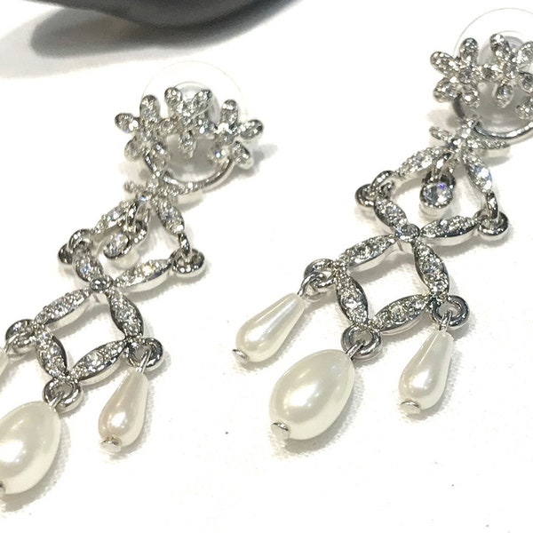 Pretty Vintage Clear Rhinestone and Faux Pearl Dangle Earrings (Pierced Earrings)