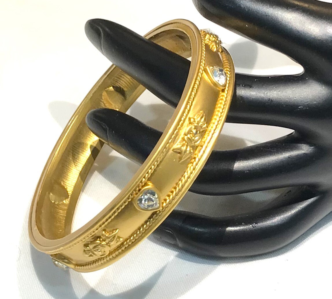 Vintage Elizabeth Taylor for Avon Love Blooms Collection Bangle Medium Size