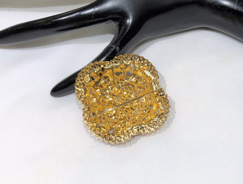 Beautiful Domed Vintage MJent Shades of Blue Rhinestone and Gold Filigree Brooch