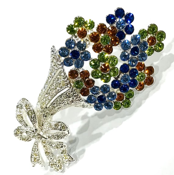Très jolie broche vintage chien métal doré et oxides de zirconium. Réf