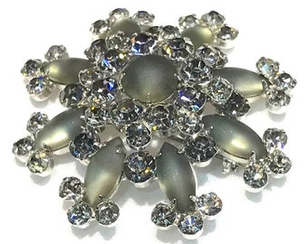 Pretty  Vintage  Juliana (D & E) Satin Frosted Grey and Smoky Rhinestone Starburst Brooch