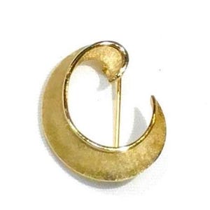 Nice Vintage Crown Trifari Initial "C" Pin