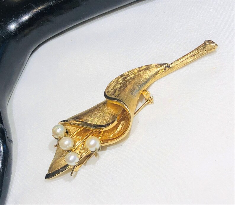 Pretty Vintage Francios Brushed Gold Tone Faux Pearl Flower Stem Brooch