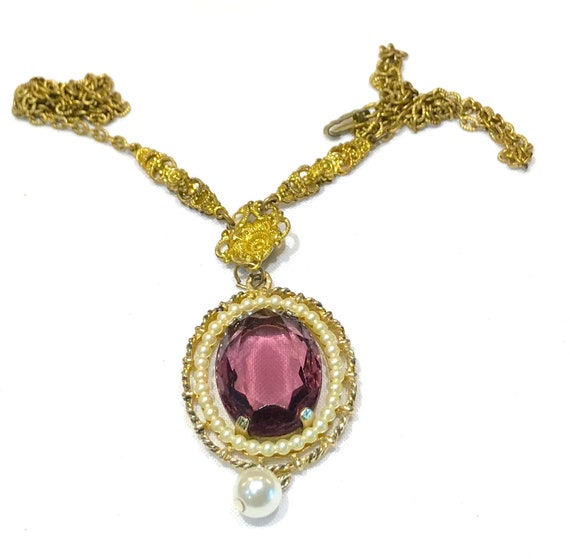 Pretty Vintage Avon purple Pendant Amethyst Coloured Glass and