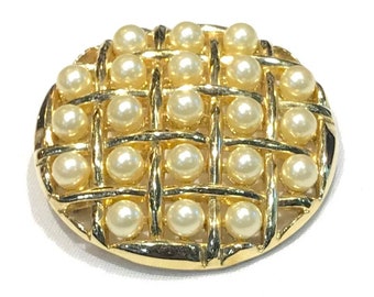 Nice Vintage Crown Trifari Faux Pearl Circular Criss Cross Pattern Brooch