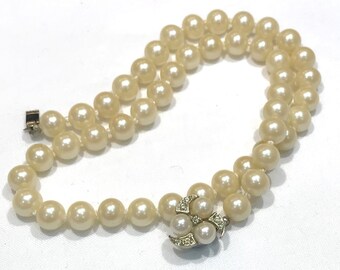 Vintage Single Strand of Knotted Faux Pearl Necklace With