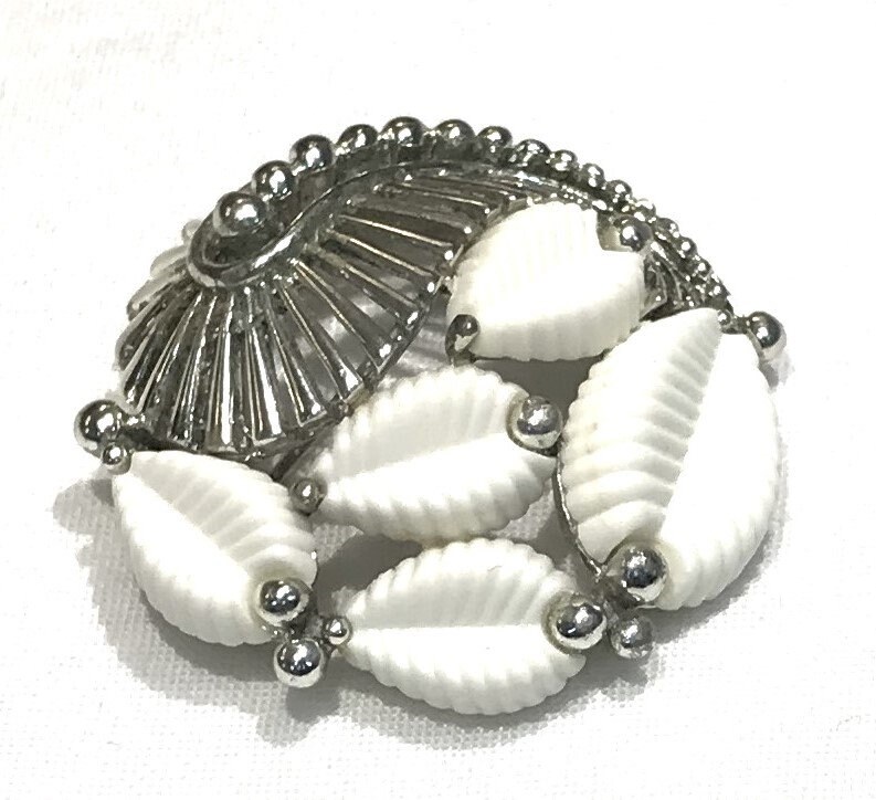 Nice Vintage Marboux White Thermoset Leaf Brooch - Etsy Canada