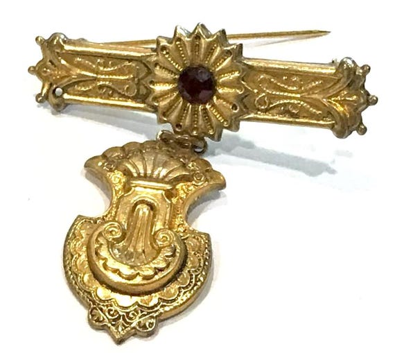 Broche Croix Design - Modèle Simple Et élégant, Bijou D'occasion (déjà Porté)