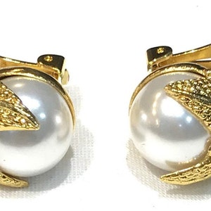 Pretty  KJL Faux Pearl and Clear Rhinestone Flower Earrings