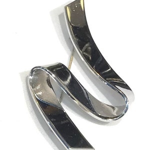 Nice Vintage Monet Shiny Silver Tone  Ribbon  Brooch