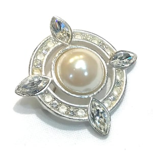 Mooie vintage Anne Klein cabochon namaakparel ondoorzichtige en heldere strass broche