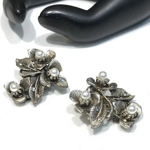Vintage  Clear Rhinestone and Faux Pearl Floral Design Earrings