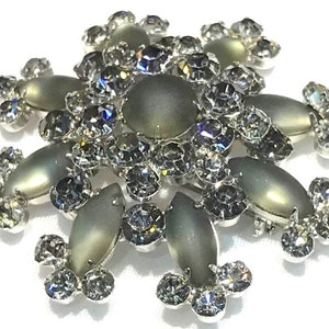 Pretty Vintage Juliana (D & E) satijnen matgrijze en rokerige strass Starburst-broche
