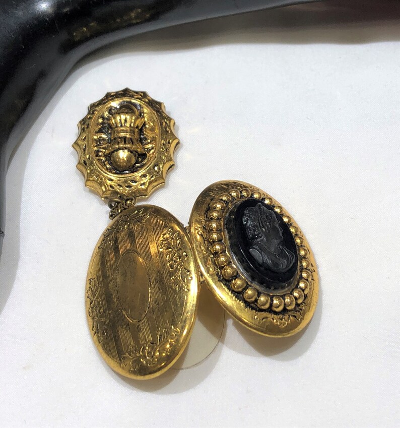 Vintage Victorian Style Black Resin Carved Lady Cameo DressFur Clip